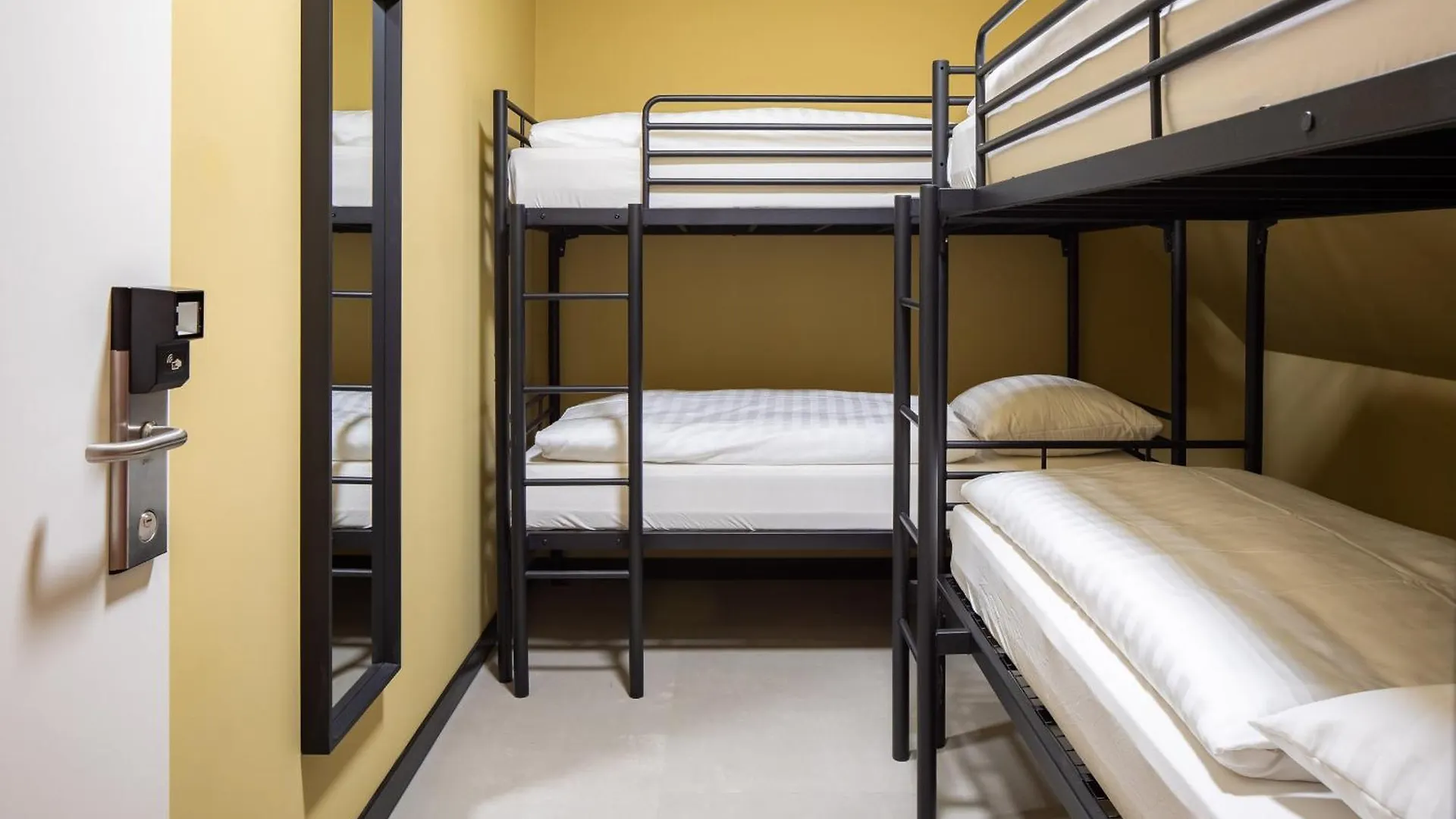 Cooldocks Hostel Rotterdam 0*,  Hollandia